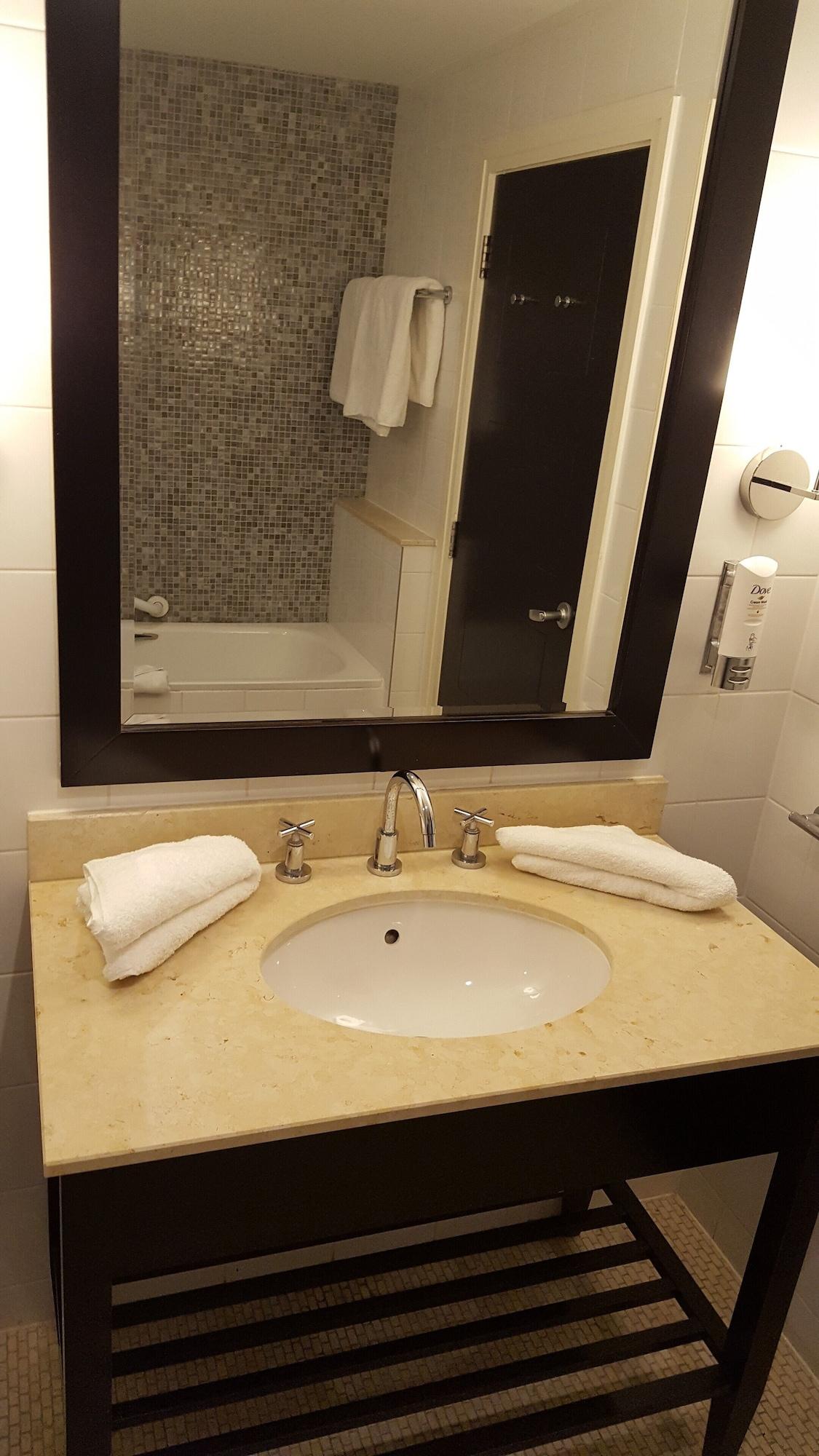 Shamrock Lodge Hotel Атлоун Екстериор снимка
