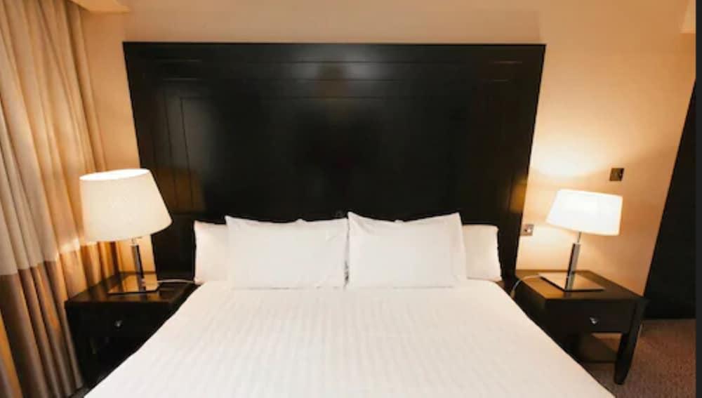 Shamrock Lodge Hotel Атлоун Екстериор снимка